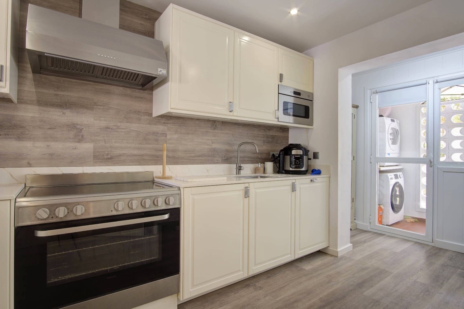 4 soveværelse Byhus til salg i Manilva med swimmingpool garage - € 439.000 (Ref: 9190599)