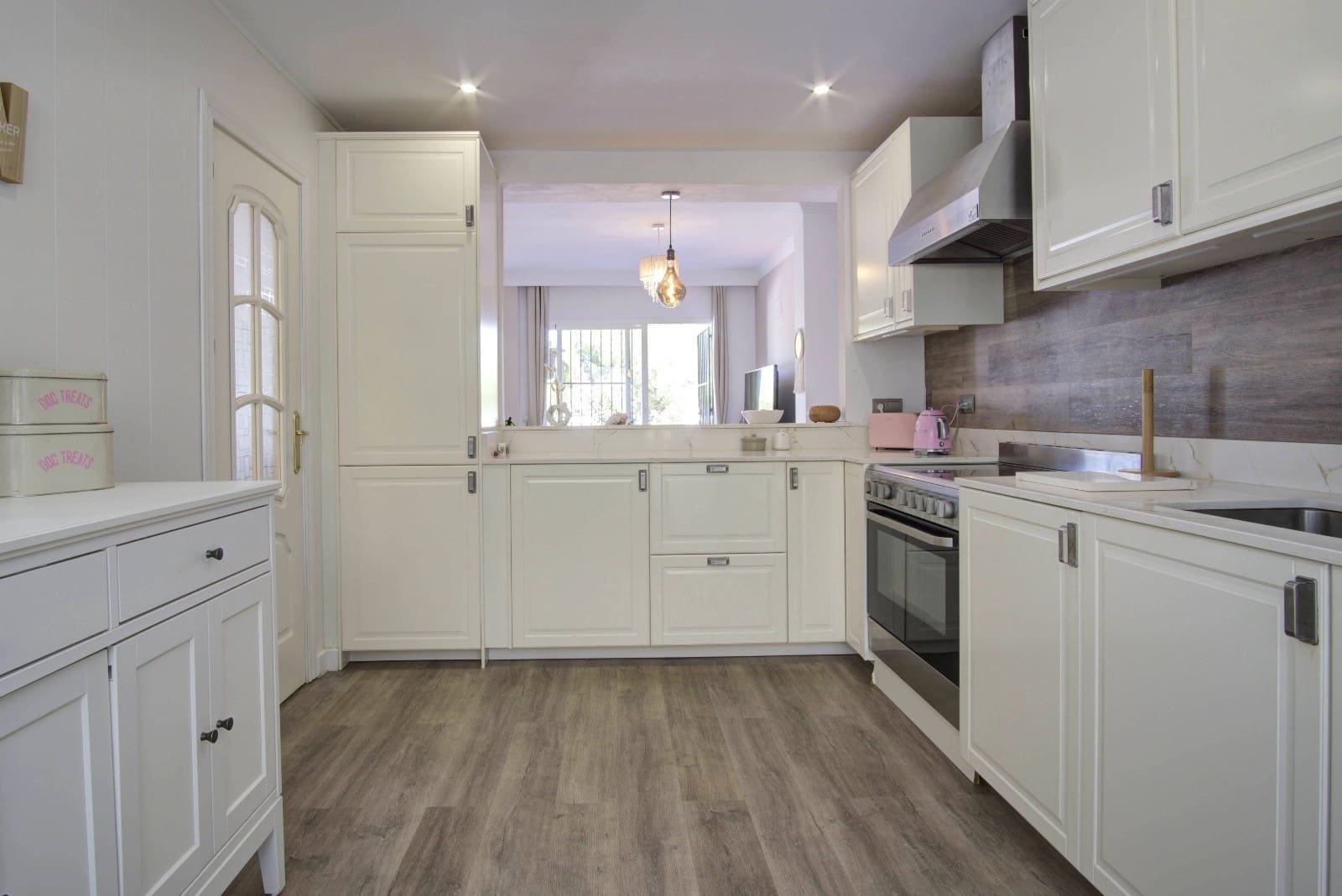 4 soveværelse Byhus til salg i Manilva med swimmingpool garage - € 439.000 (Ref: 9190599)