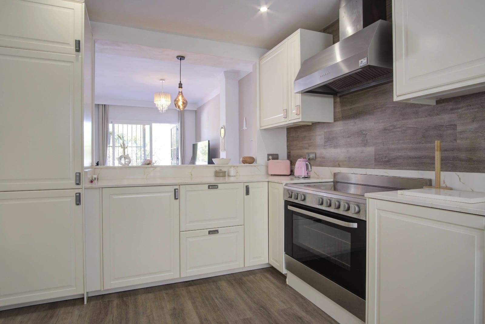 4 soveværelse Byhus til salg i Manilva med swimmingpool garage - € 439.000 (Ref: 9190599)