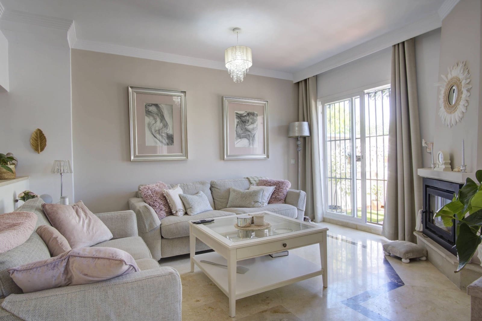 4 soveværelse Byhus til salg i Manilva med swimmingpool garage - € 439.000 (Ref: 9190599)