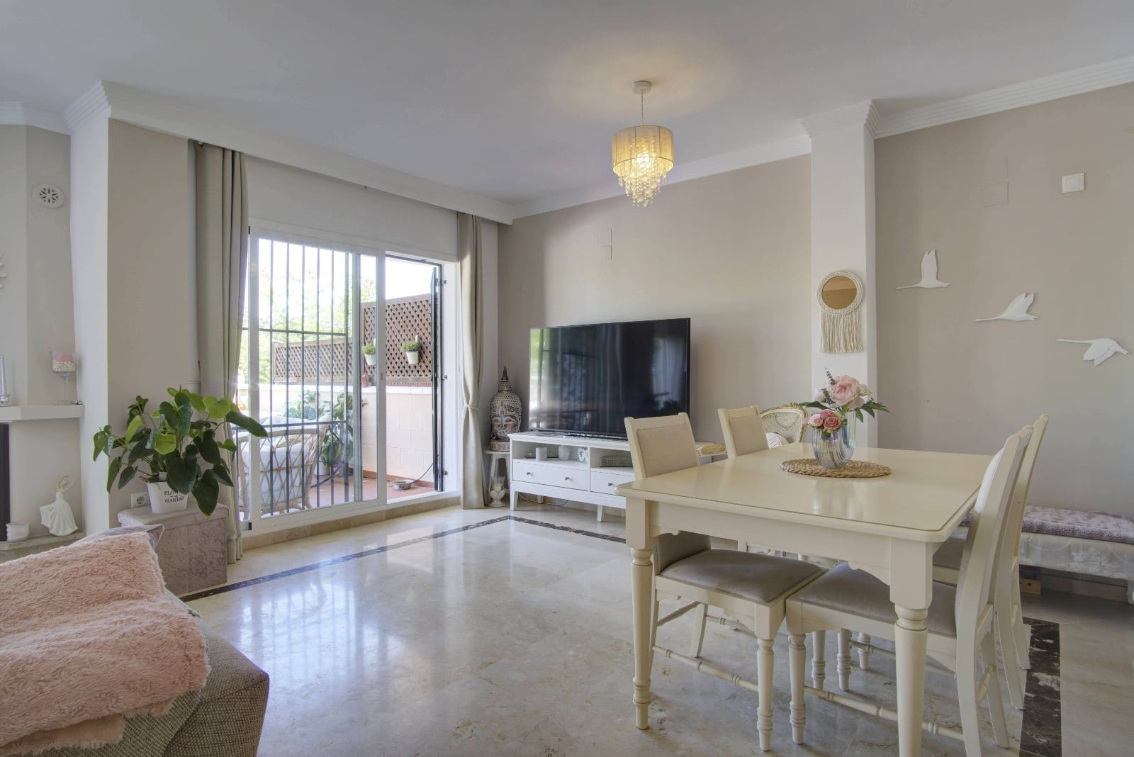 4 soveværelse Byhus til salg i Manilva med swimmingpool garage - € 439.000 (Ref: 9190599)