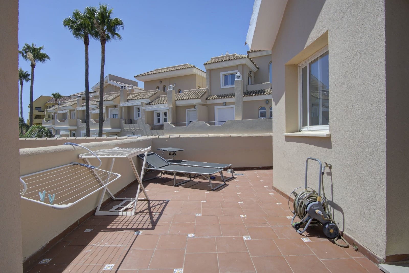 4 soveværelse Byhus til salg i Manilva med swimmingpool garage - € 439.000 (Ref: 9190599)