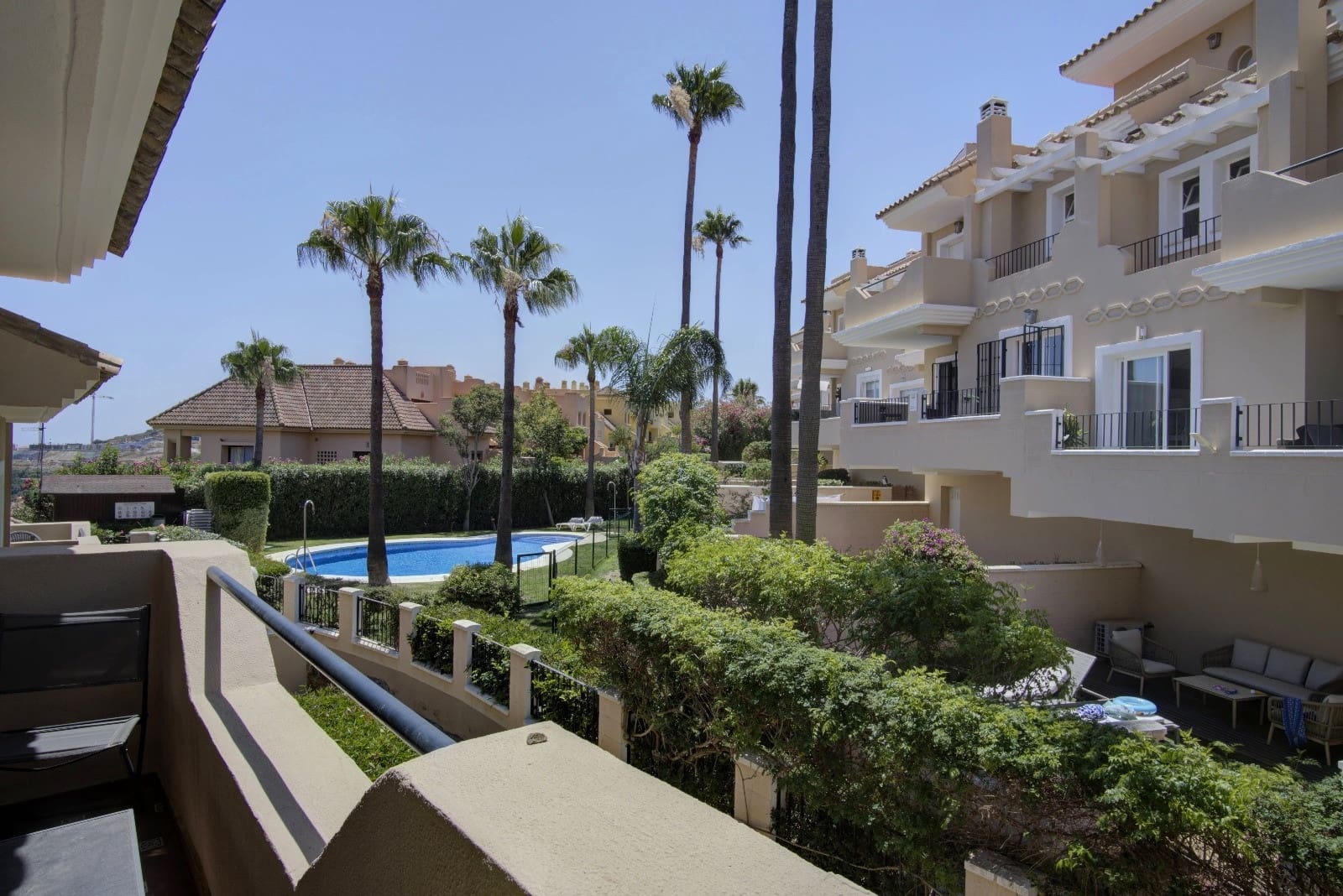 4 soveværelse Byhus til salg i Manilva med swimmingpool garage - € 439.000 (Ref: 9190599)