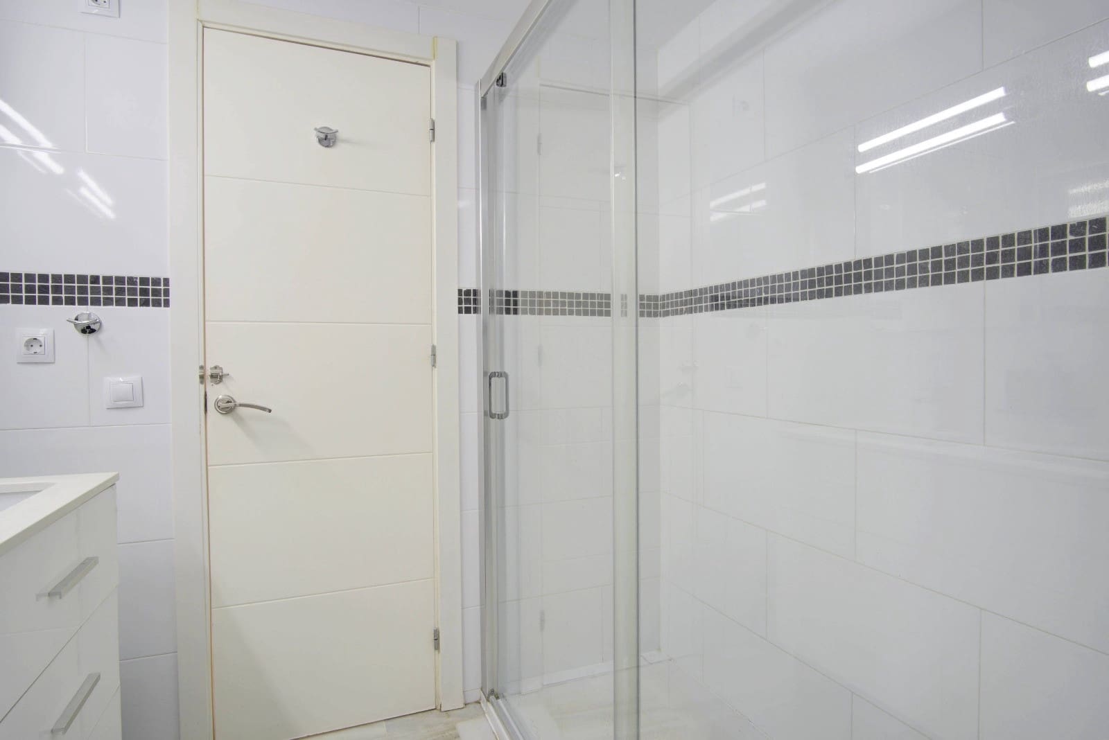 3 slaapkamer Huis te koop in La Duquesa / Puerto de la Duquesa met zwembad - € 440.000 (Ref: 9195075)