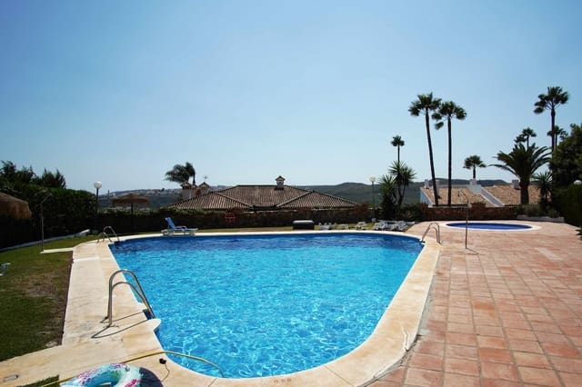 3 slaapkamer Huis te koop in La Duquesa / Puerto de la Duquesa, Manilva met zwembad - € 440.000 (Ref: 9195075)