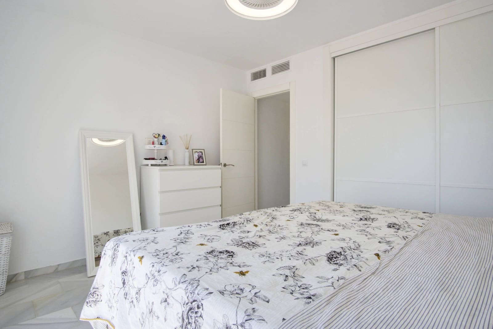 3 slaapkamer Huis te koop in La Duquesa / Puerto de la Duquesa met zwembad - € 440.000 (Ref: 9195075)