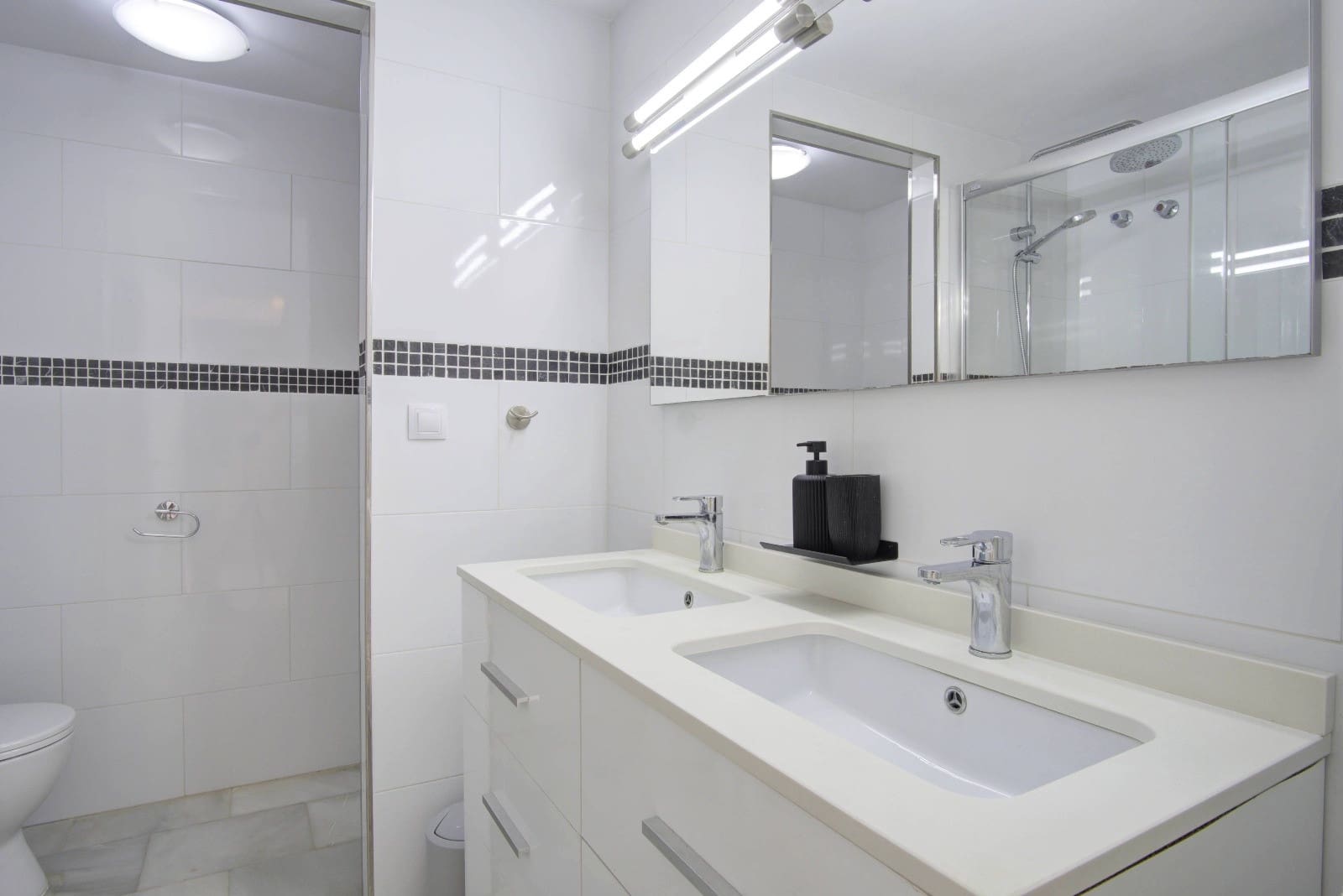 3 slaapkamer Huis te koop in La Duquesa / Puerto de la Duquesa met zwembad - € 440.000 (Ref: 9195075)