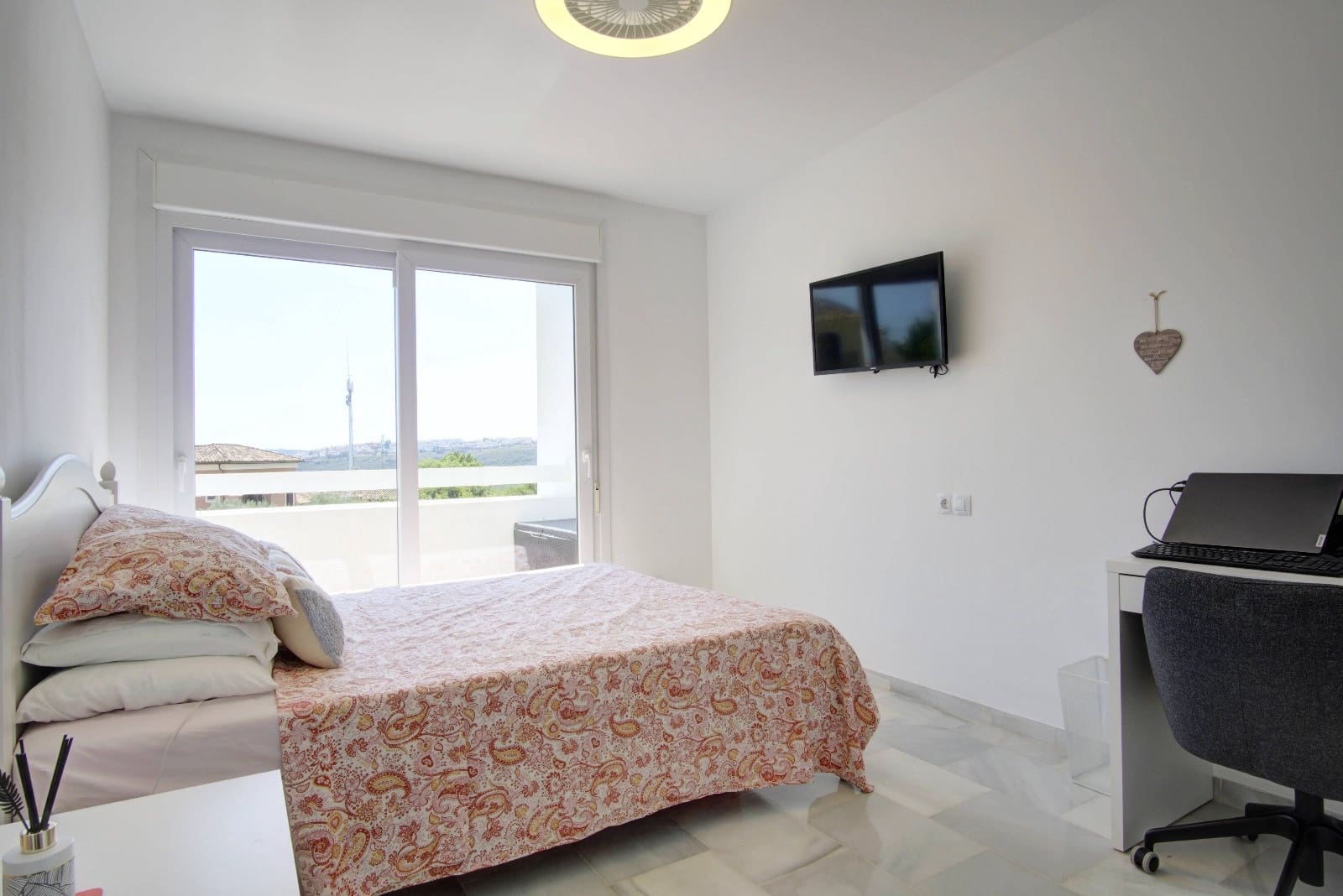 3 slaapkamer Huis te koop in La Duquesa / Puerto de la Duquesa met zwembad - € 440.000 (Ref: 9195075)