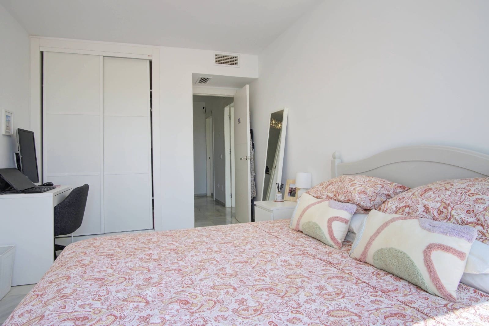 3 slaapkamer Huis te koop in La Duquesa / Puerto de la Duquesa met zwembad - € 440.000 (Ref: 9195075)