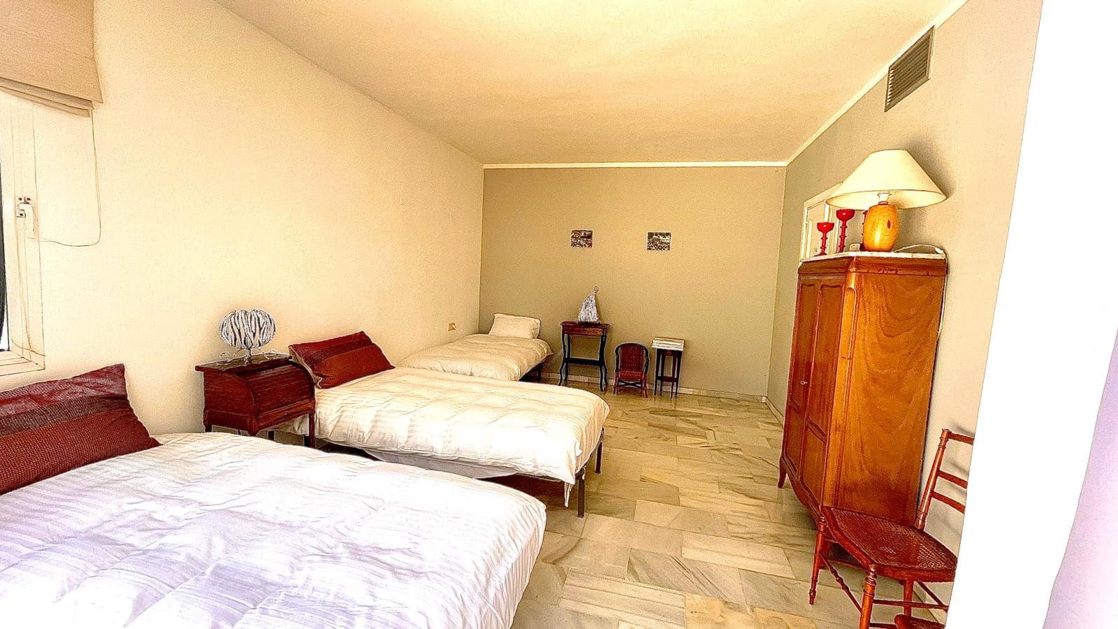 4 sypialnia Willa na sprzedaż w Sotogrande z basenem garażem - 1 190 000 € (Ref: 9227451)