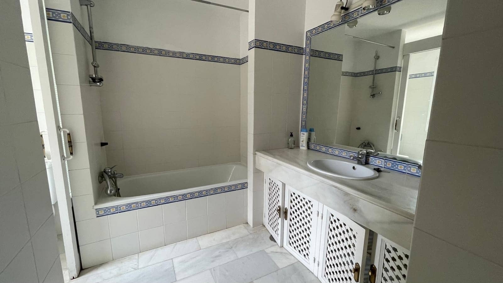 4 sypialnia Willa na sprzedaż w Sotogrande z basenem garażem - 1 190 000 € (Ref: 9227451)