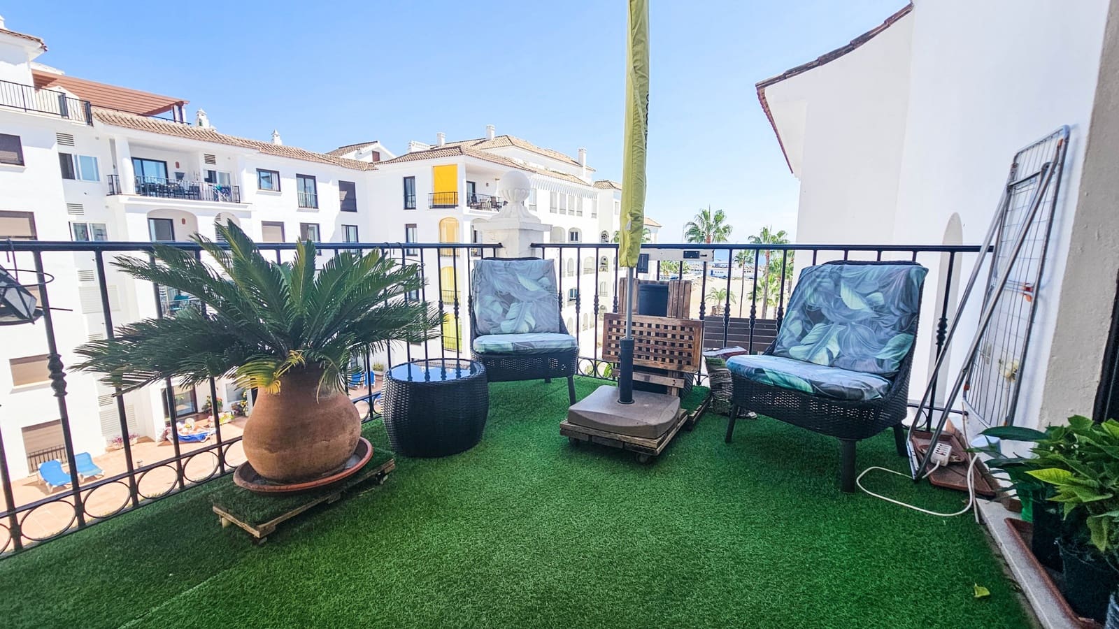 1 soveværelse Lejlighed til salg i La Duquesa / Puerto de la Duquesa med swimmingpool garage - € 320.000 (Ref: 9235738)