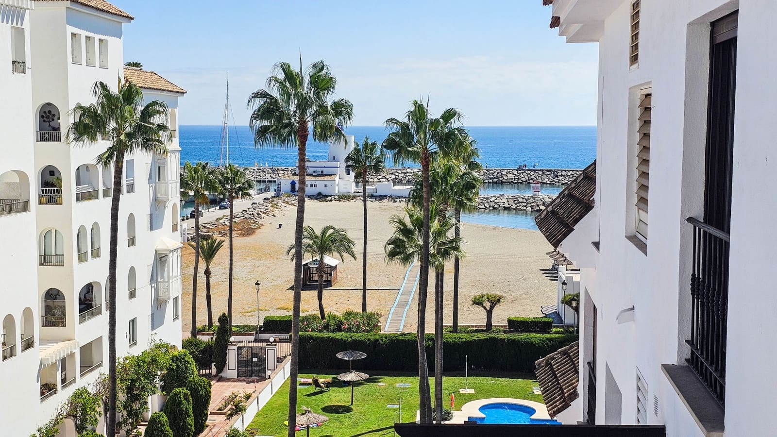 1 soveværelse Lejlighed til salg i La Duquesa / Puerto de la Duquesa med swimmingpool garage - € 320.000 (Ref: 9235738)