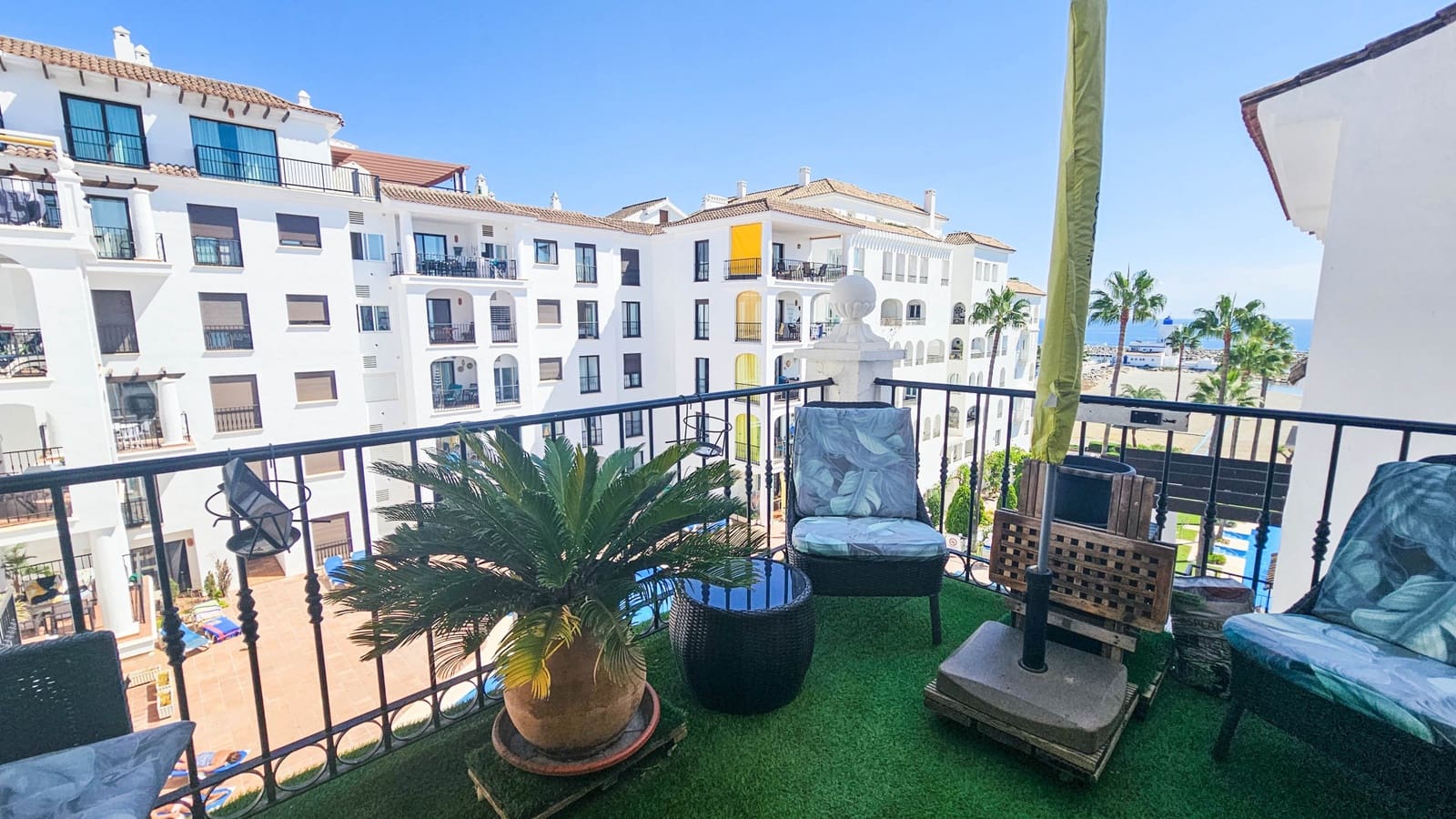 1 soveværelse Lejlighed til salg i La Duquesa / Puerto de la Duquesa med swimmingpool garage - € 320.000 (Ref: 9235738)