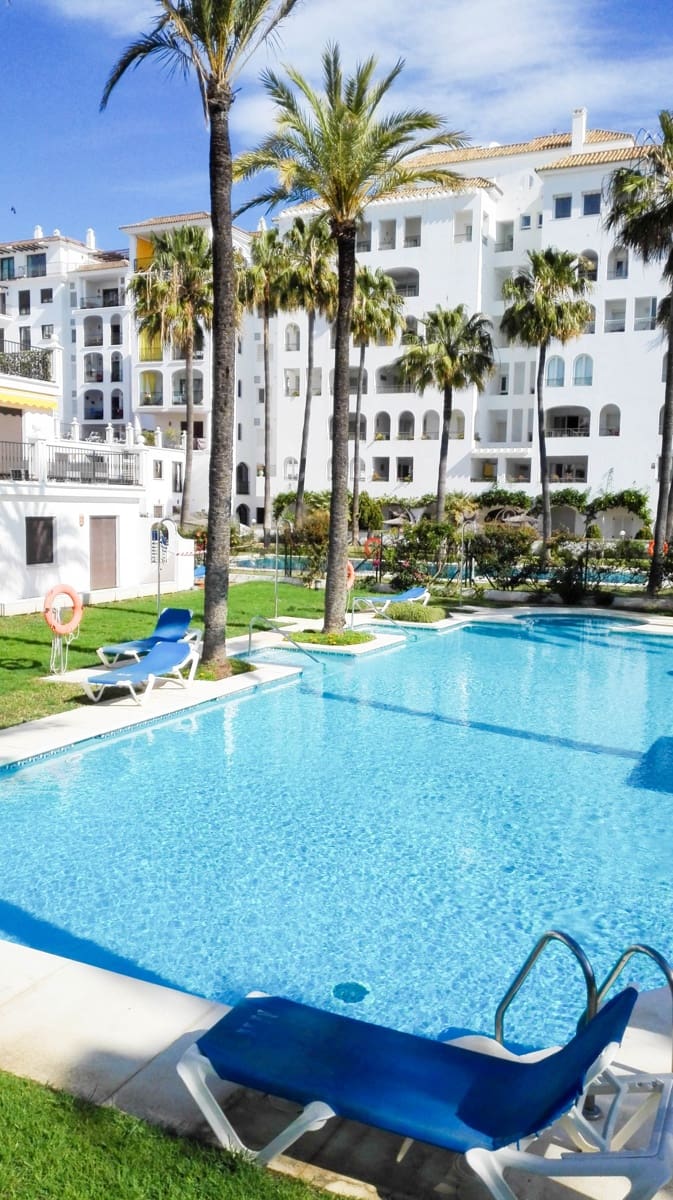 1 soveværelse Lejlighed til salg i La Duquesa / Puerto de la Duquesa med swimmingpool garage - € 320.000 (Ref: 9235738)