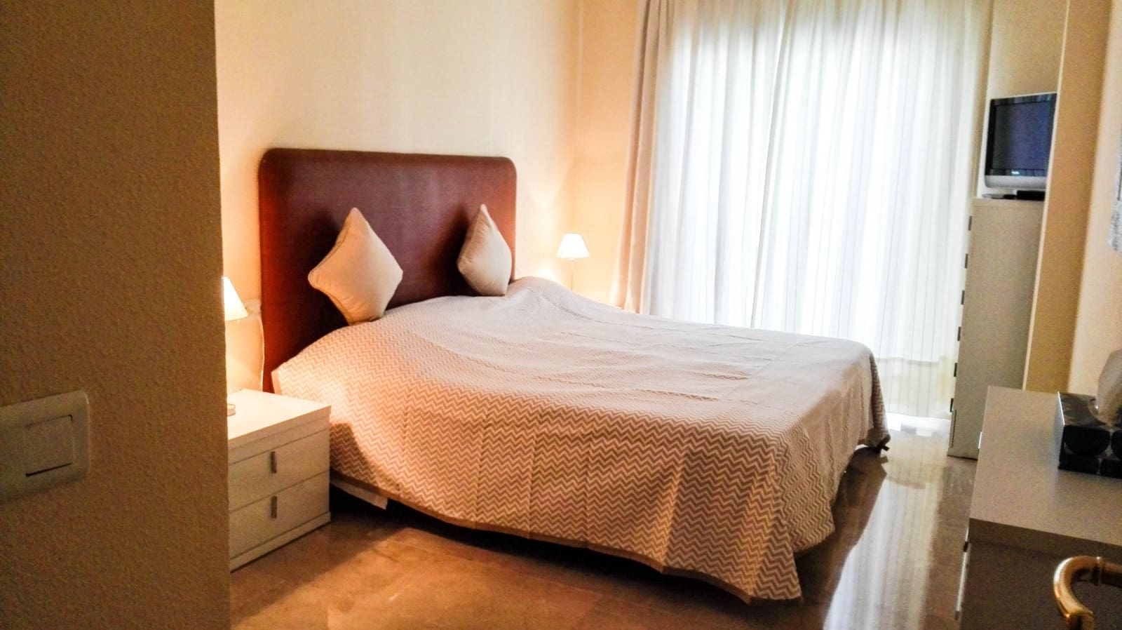 1 soveværelse Lejlighed til salg i La Duquesa / Puerto de la Duquesa med swimmingpool garage - € 320.000 (Ref: 9235738)