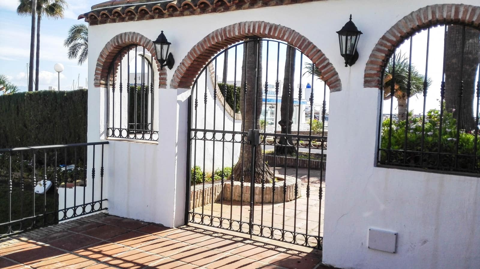 1 soveværelse Lejlighed til salg i La Duquesa / Puerto de la Duquesa med swimmingpool garage - € 320.000 (Ref: 9235738)