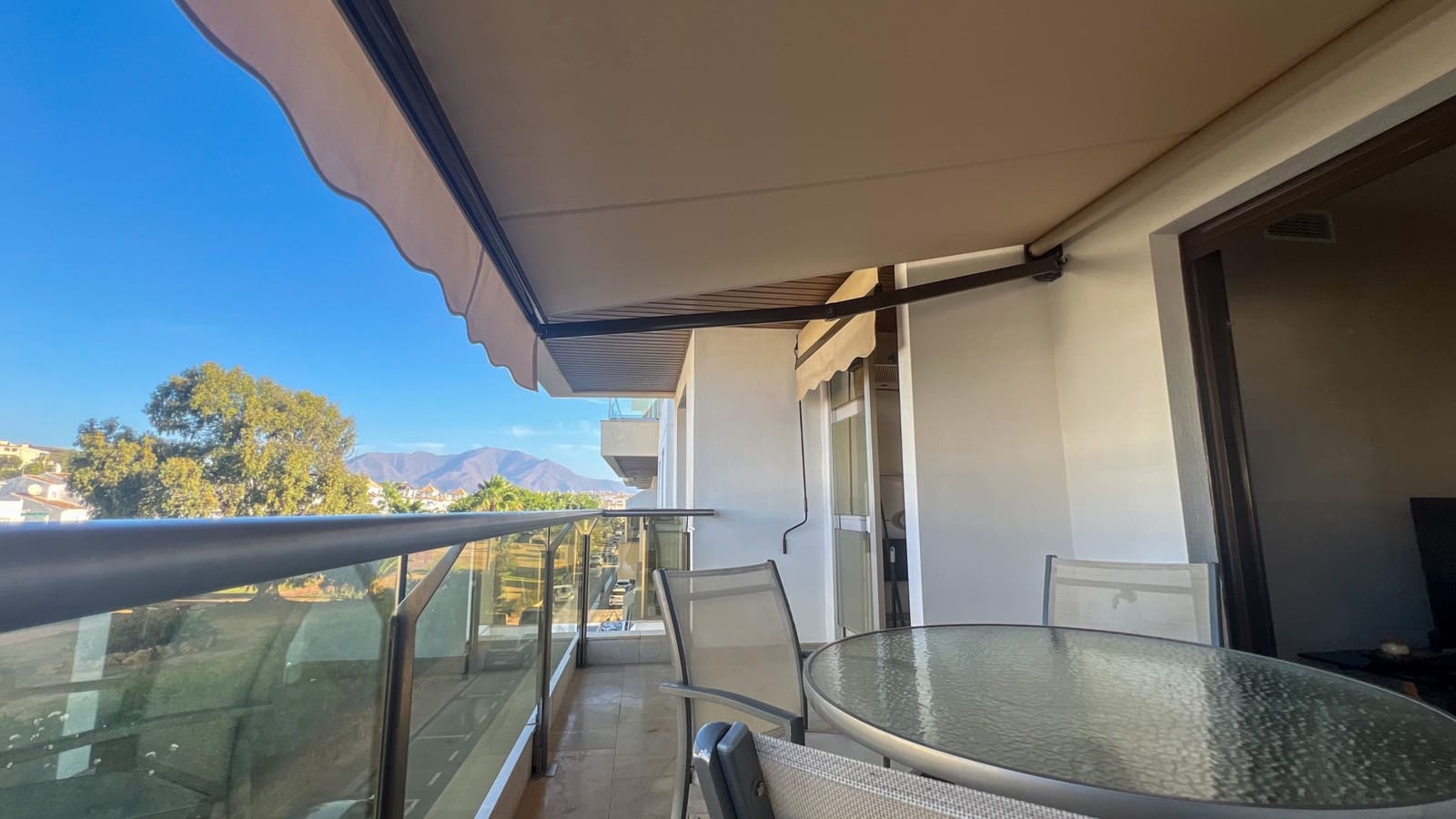 2 bedroom Apartment for sale in La Duquesa / Puerto de la Duquesa with pool garage - € 380,000 (Ref: 9298978)