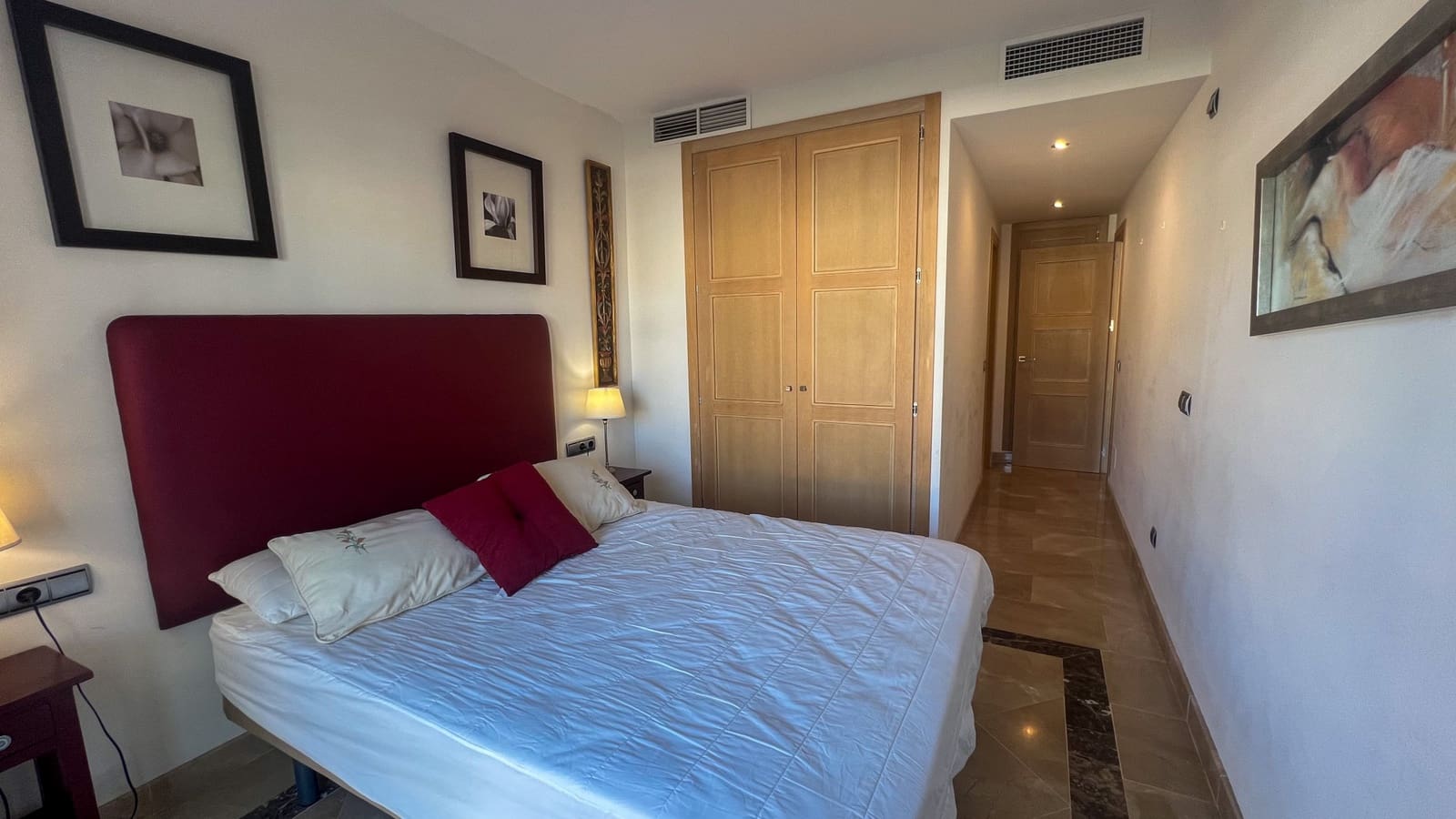 2 bedroom Apartment for sale in La Duquesa / Puerto de la Duquesa with pool garage - € 380,000 (Ref: 9298978)