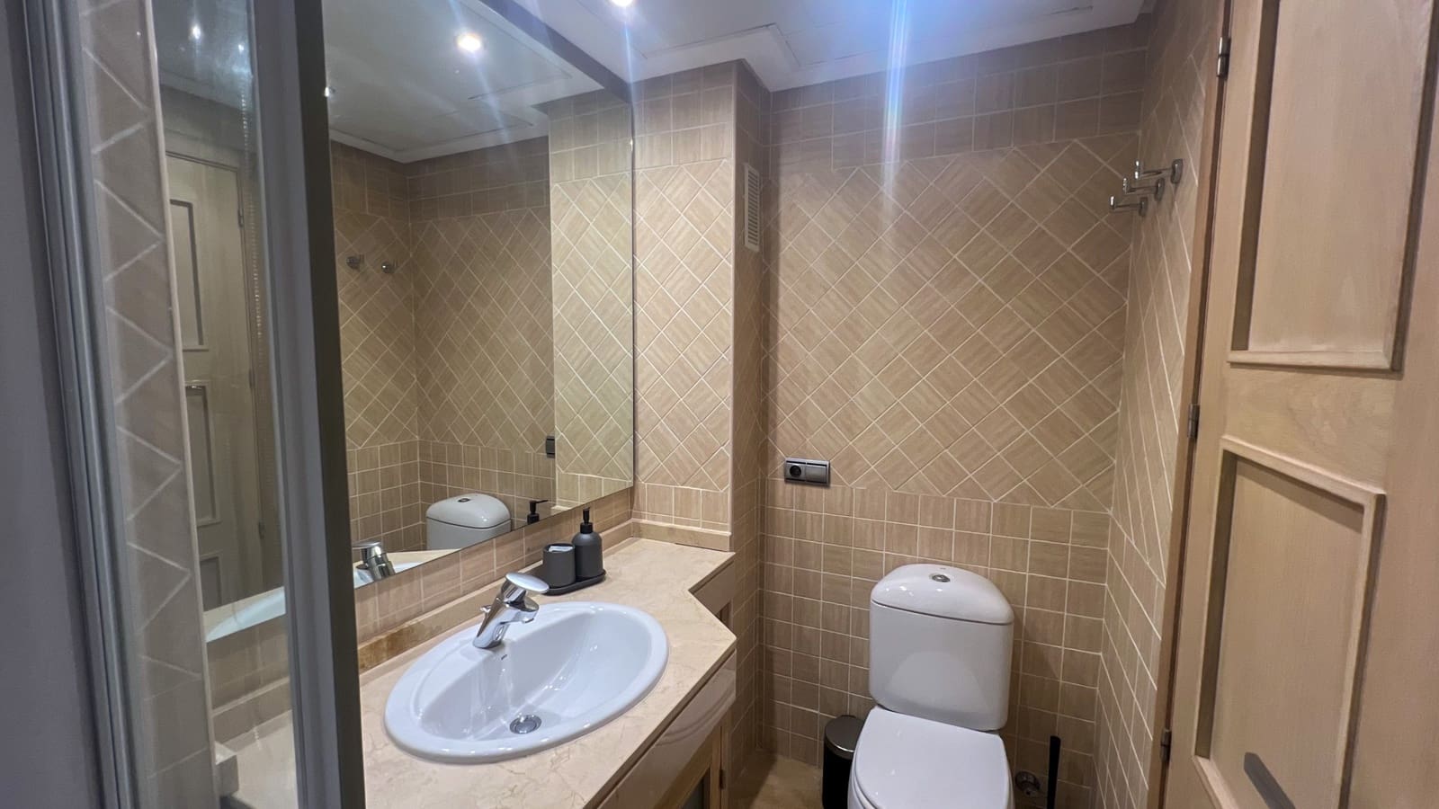 2 bedroom Apartment for sale in La Duquesa / Puerto de la Duquesa with pool garage - € 380,000 (Ref: 9298978)