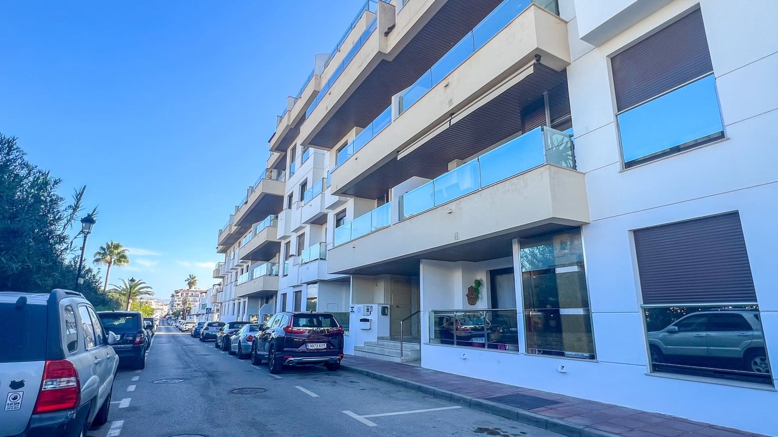 2 bedroom Apartment for sale in La Duquesa / Puerto de la Duquesa with pool garage - € 380,000 (Ref: 9298978)