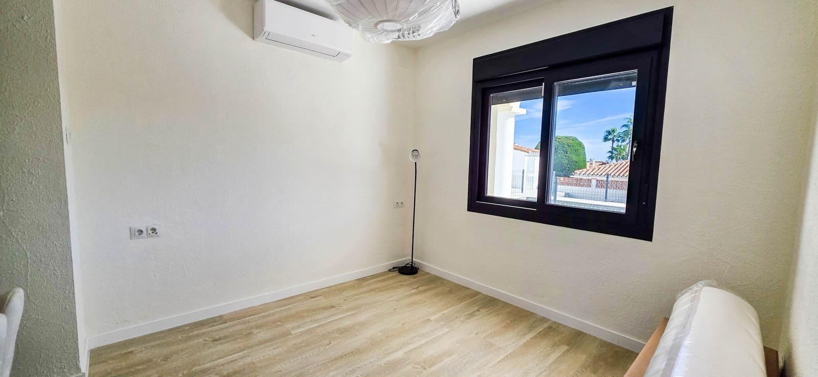 4 quarto Moradia para venda em Manilva com piscina garagem - 975 000 € (Ref: 9356471)