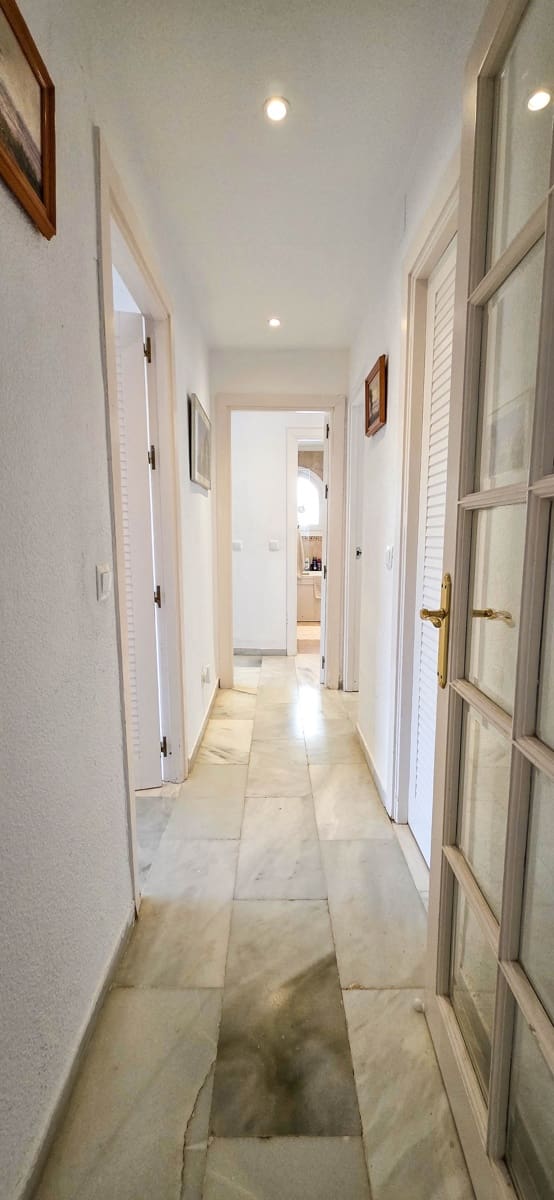 5 bedroom Semi-detached Villa for sale in La Duquesa / Puerto de la Duquesa with pool garage - € 850,000 (Ref: 9366941)