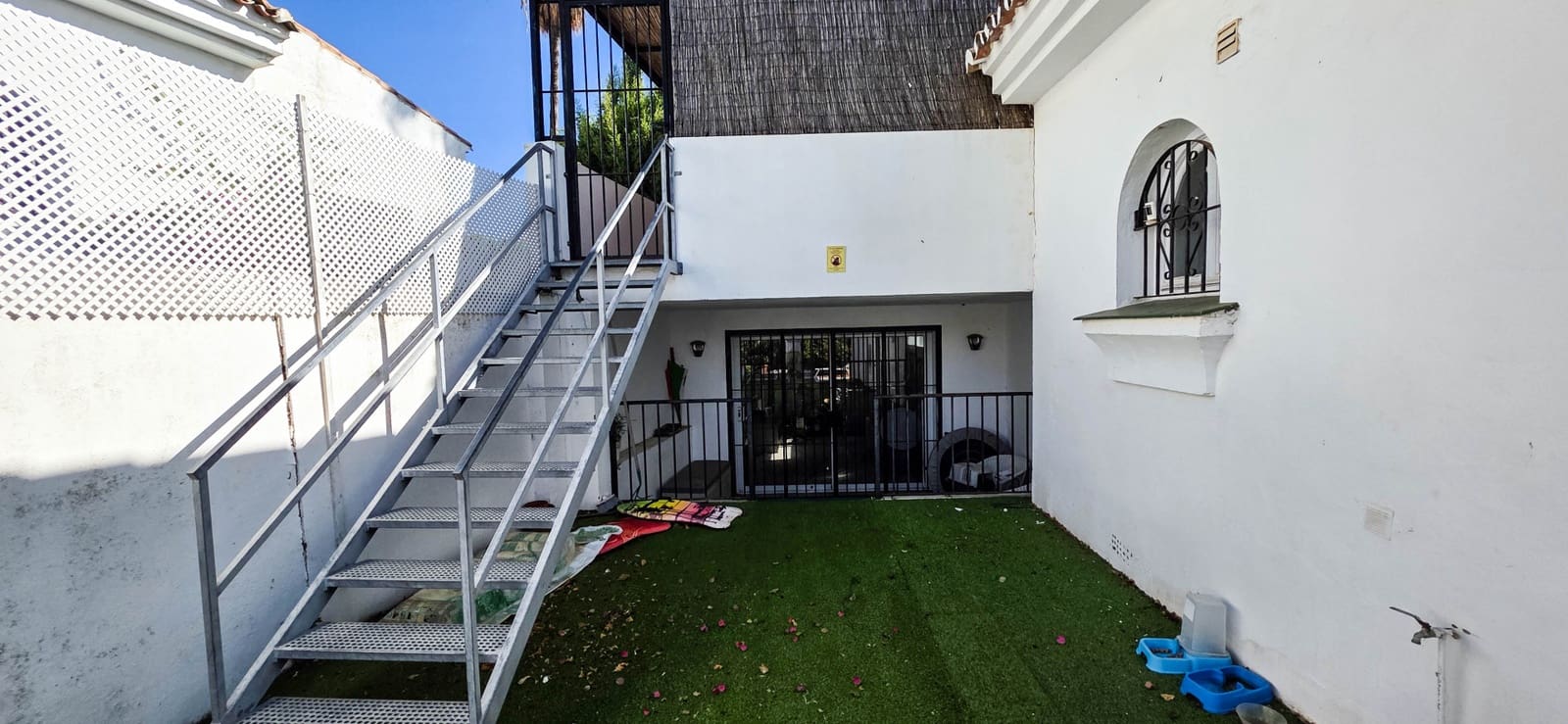 5 bedroom Semi-detached Villa for sale in La Duquesa / Puerto de la Duquesa with pool garage - € 850,000 (Ref: 9366941)