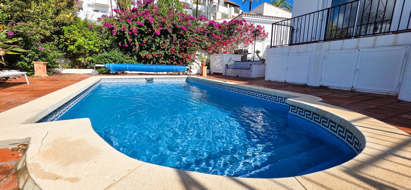 5 bedroom Semi-detached Villa for sale in La Duquesa / Puerto de la Duquesa with pool garage - € 850,000 (Ref: 9366941)