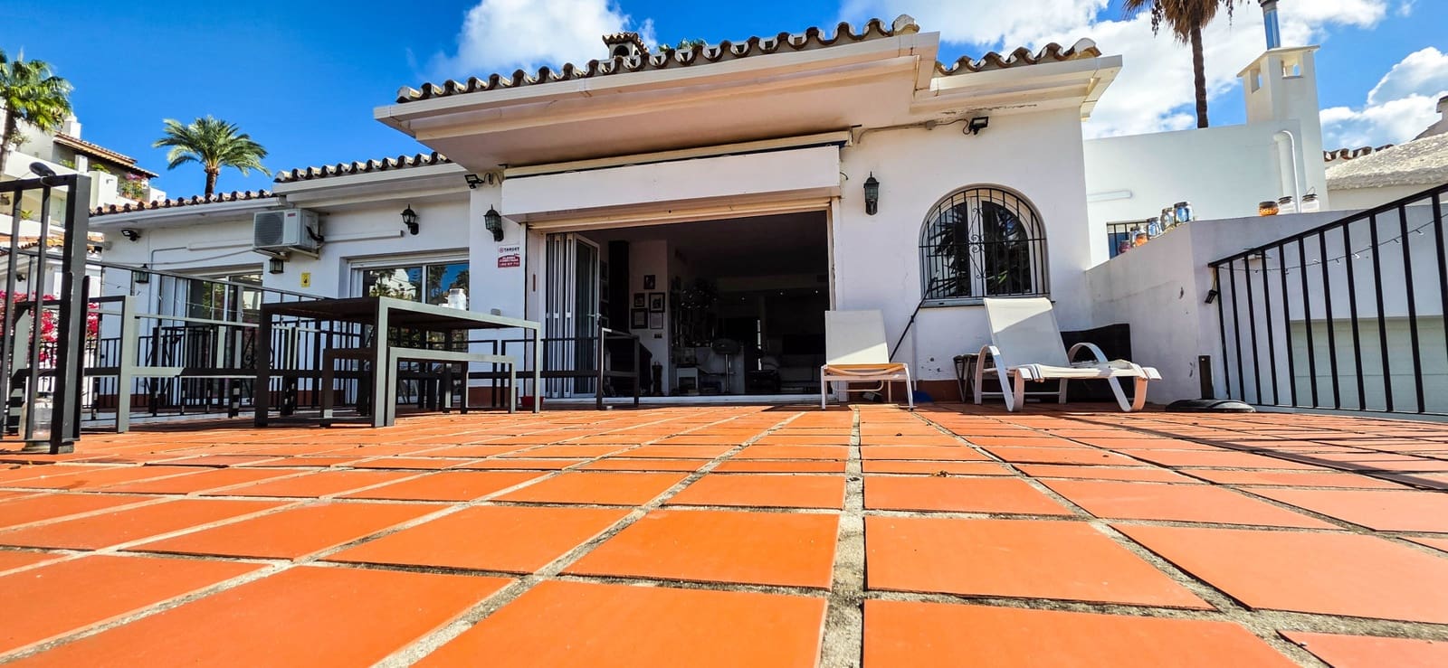 5 quarto Moradia Geminada para venda em La Duquesa / Puerto de la Duquesa com piscina garagem - 749 000 € (Ref: 9366941)