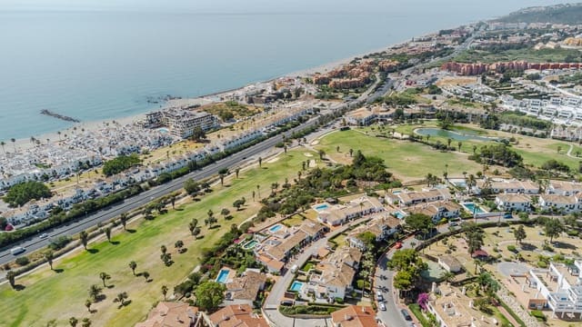 5 Zimmer Doppelhaus zu verkaufen in La Duquesa / Puerto de la Duquesa, Manilva mit Pool Garage - 725.000 € (Ref: 9366941)