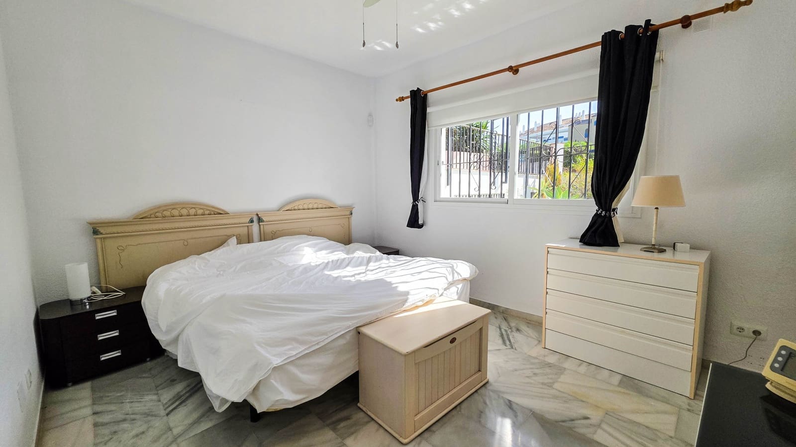 5 bedroom Semi-detached Villa for sale in La Duquesa / Puerto de la Duquesa with pool garage - € 725,000 (Ref: 9366941)