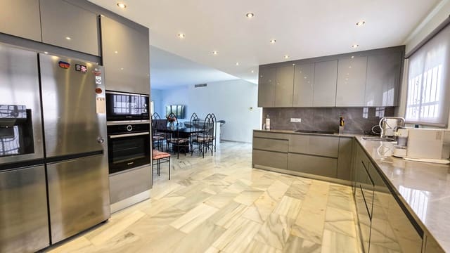 5 Zimmer Doppelhaus zu verkaufen in La Duquesa / Puerto de la Duquesa, Manilva mit Pool Garage - 725.000 € (Ref: 9366941)