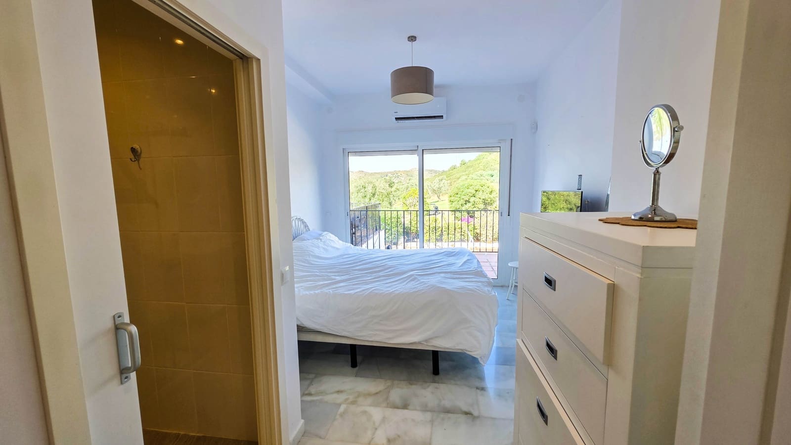 5 bedroom Semi-detached Villa for sale in La Duquesa / Puerto de la Duquesa with pool garage - € 725,000 (Ref: 9366941)