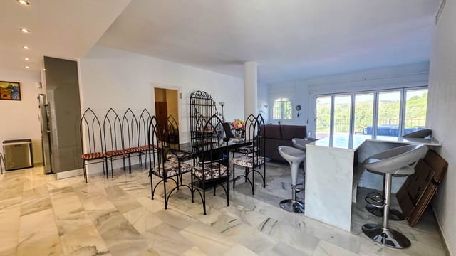 5 Zimmer Doppelhaus zu verkaufen in La Duquesa / Puerto de la Duquesa, Manilva mit Pool Garage - 725.000 € (Ref: 9366941)