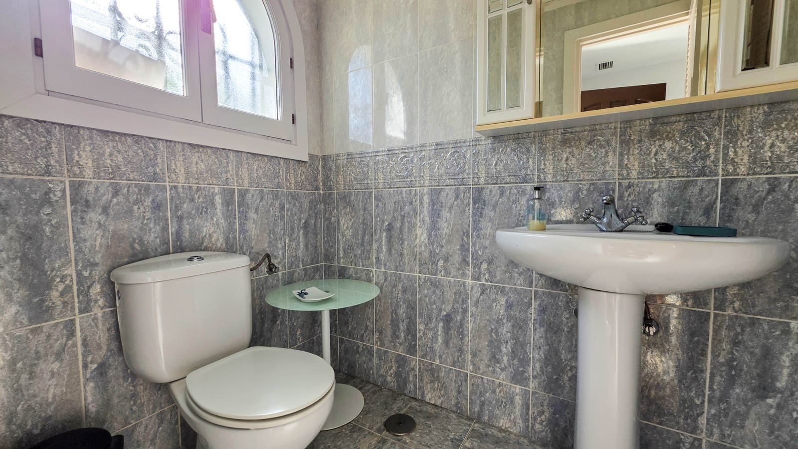 5 bedroom Semi-detached Villa for sale in La Duquesa / Puerto de la Duquesa with pool garage - € 725,000 (Ref: 9366941)