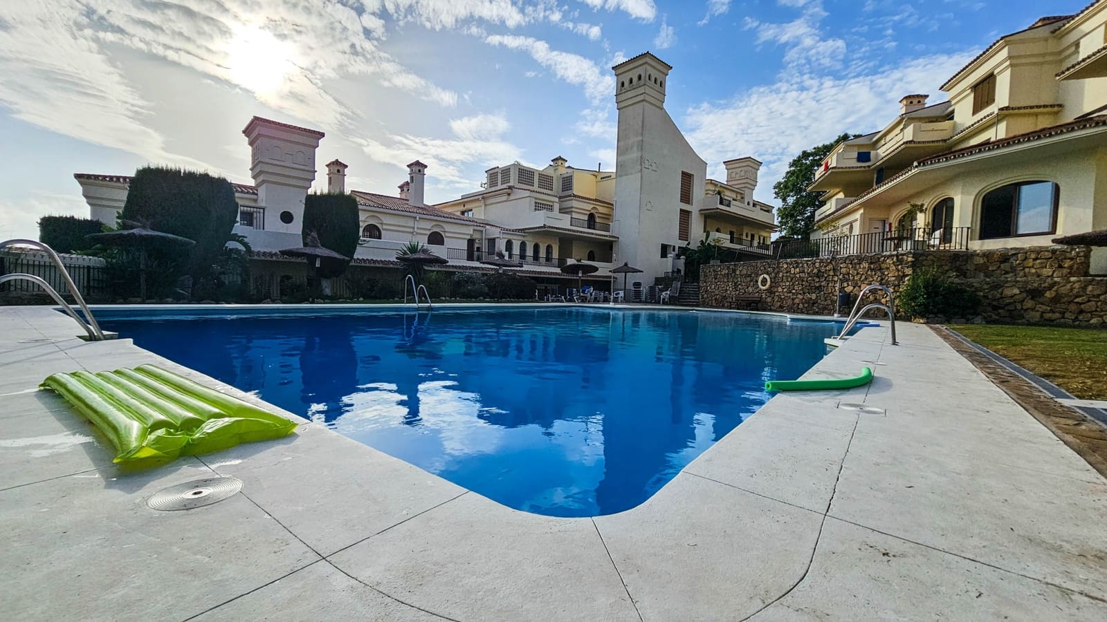 2 Zimmer Apartment zu verkaufen in La Duquesa / Puerto de la Duquesa mit Pool Garage - 399.000 € (Ref: 9374293)