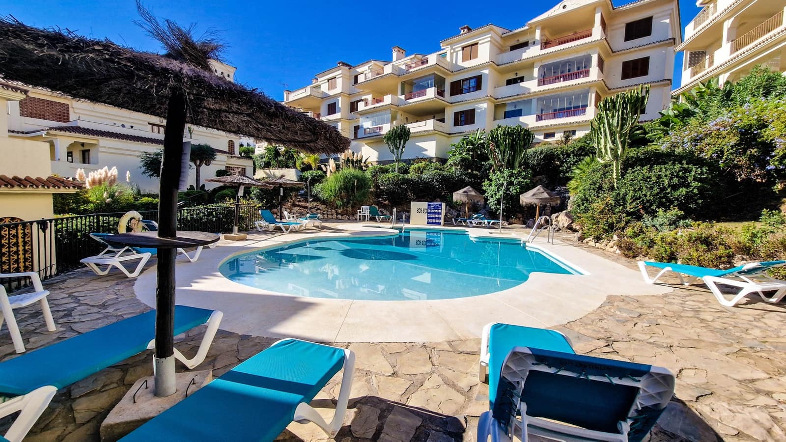 2 Zimmer Apartment zu verkaufen in La Duquesa / Puerto de la Duquesa mit Pool Garage - 399.000 € (Ref: 9374293)