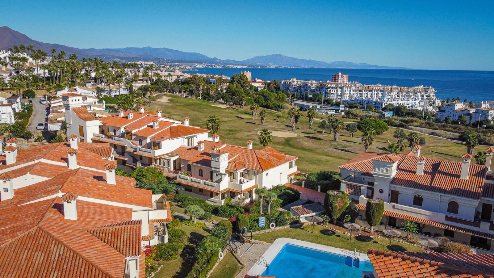 2 Zimmer Apartment zu verkaufen in La Duquesa / Puerto de la Duquesa mit Pool Garage - 399.000 € (Ref: 9374293)