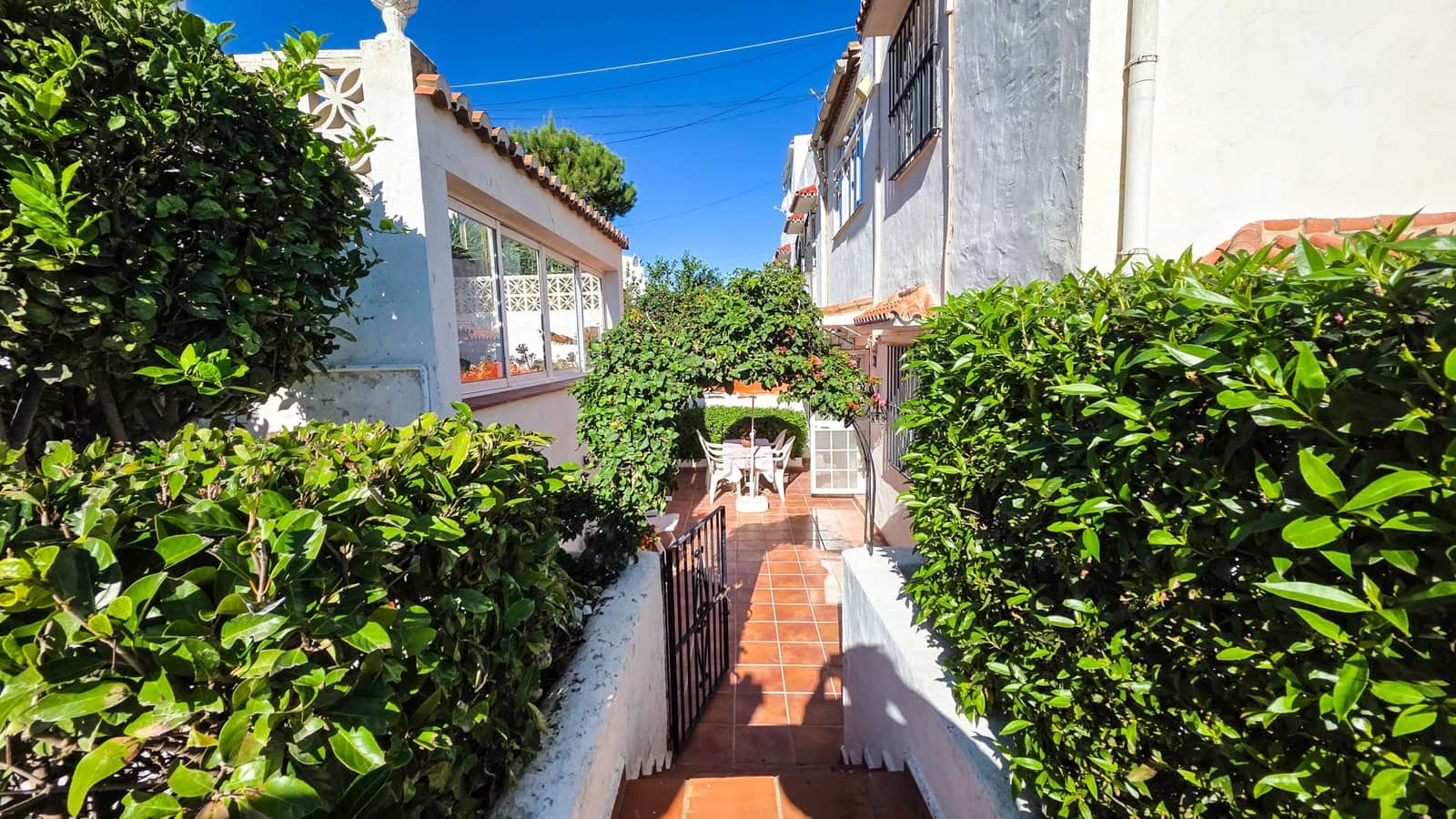 2 soverom Hus til salgs i Manilva med svømmebasseng - € 215 000 (Ref: 9397878)