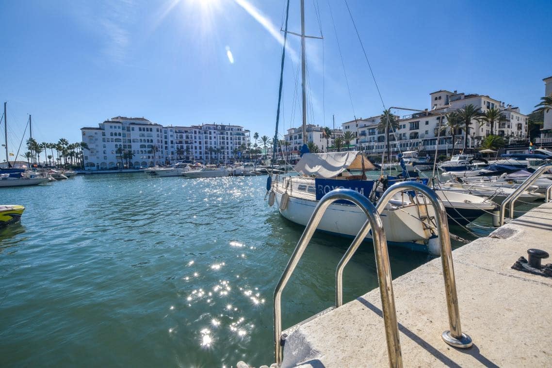 2 sovrum Lägenhet till salu i La Duquesa / Puerto de la Duquesa med garage - 395 000 € (Ref: 9460700)