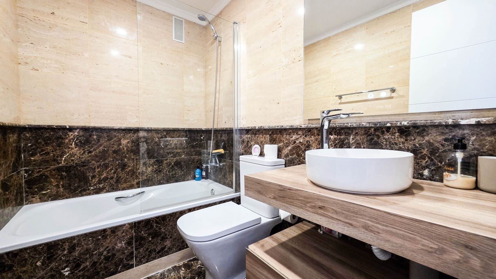 2 sovrum Lägenhet till salu i La Duquesa / Puerto de la Duquesa med garage - 395 000 € (Ref: 9460700)