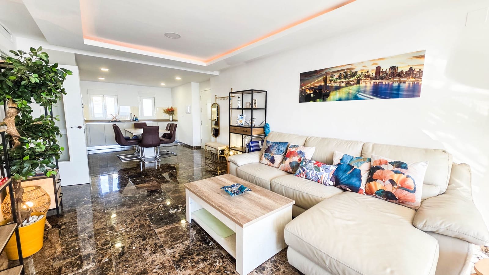 2 sovrum Lägenhet till salu i La Duquesa / Puerto de la Duquesa med garage - 395 000 € (Ref: 9460700)