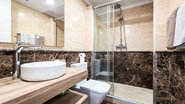 2 sovrum Lägenhet till salu i La Duquesa / Puerto de la Duquesa, Manilva med garage - 395 000 € (Ref: 9460700)