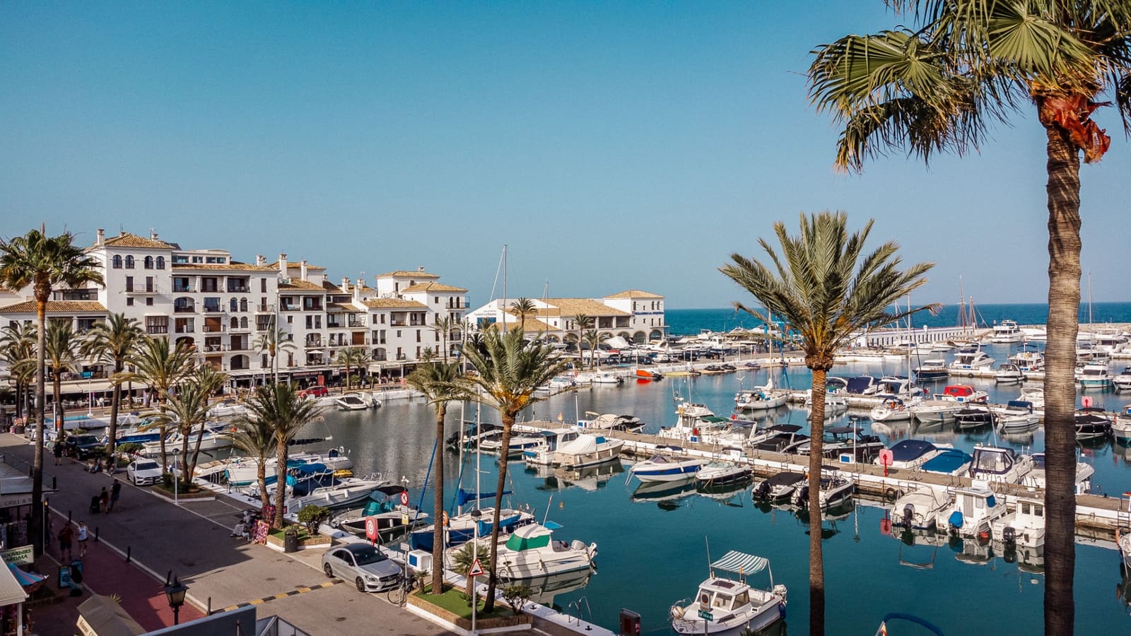 2 sovrum Lägenhet till salu i La Duquesa / Puerto de la Duquesa med garage - 395 000 € (Ref: 9460700)