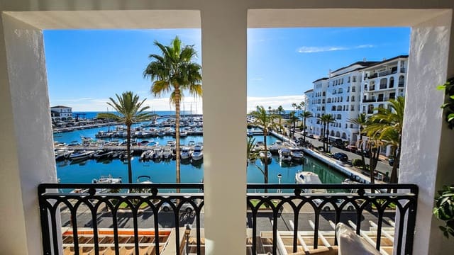 2 slaapkamer Appartement te koop in La Duquesa / Puerto de la Duquesa, Manilva met garage - € 395.000 (Ref: 9460700)