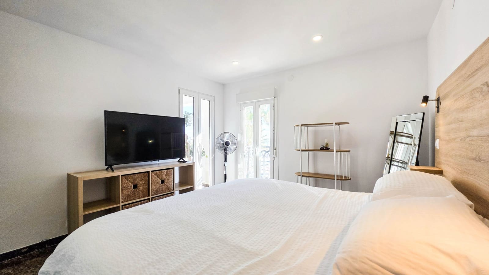 2 bedroom Apartment for sale in La Duquesa / Puerto de la Duquesa with garage - € 395,000 (Ref: 9460700)