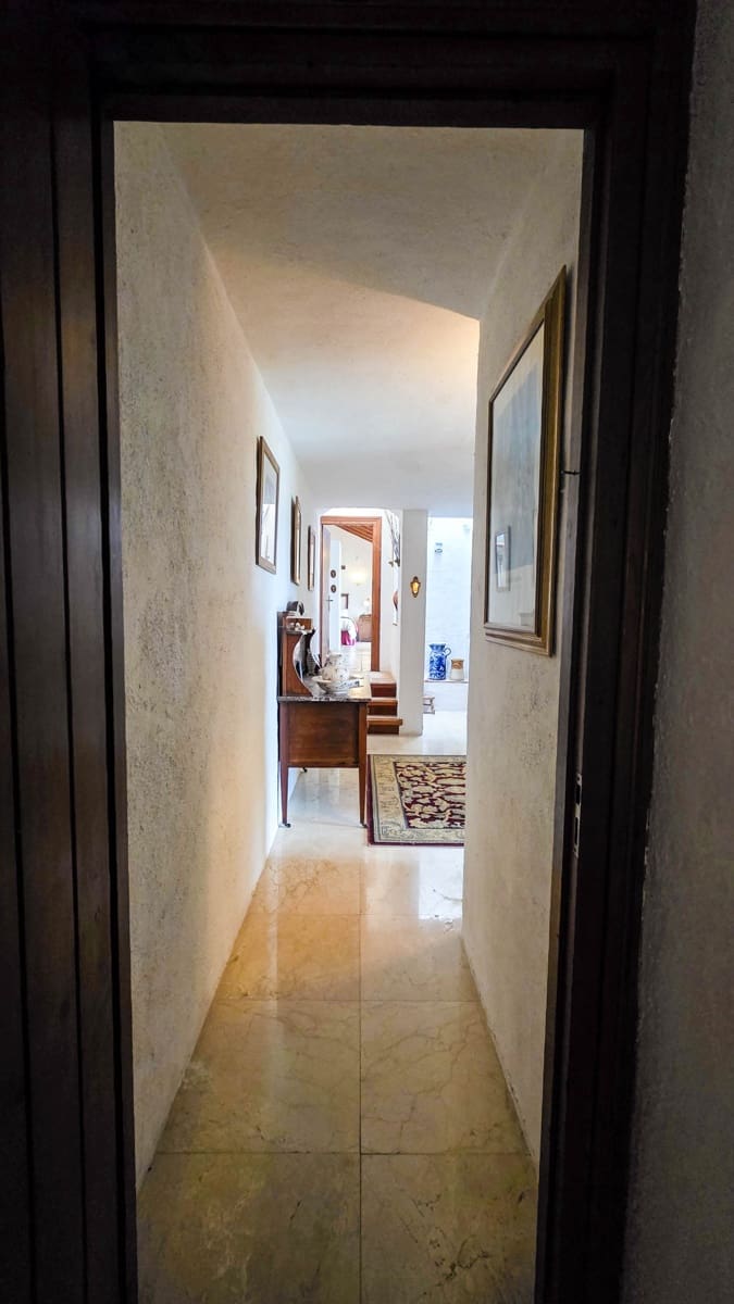 5 bedroom Villa for sale in Bahia Dorada with pool garage - € 1,750,000 (Ref: 9483225)