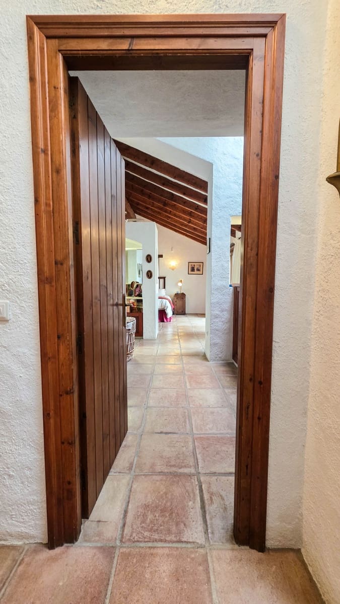 5 bedroom Villa for sale in Bahia Dorada with pool garage - € 1,750,000 (Ref: 9483225)