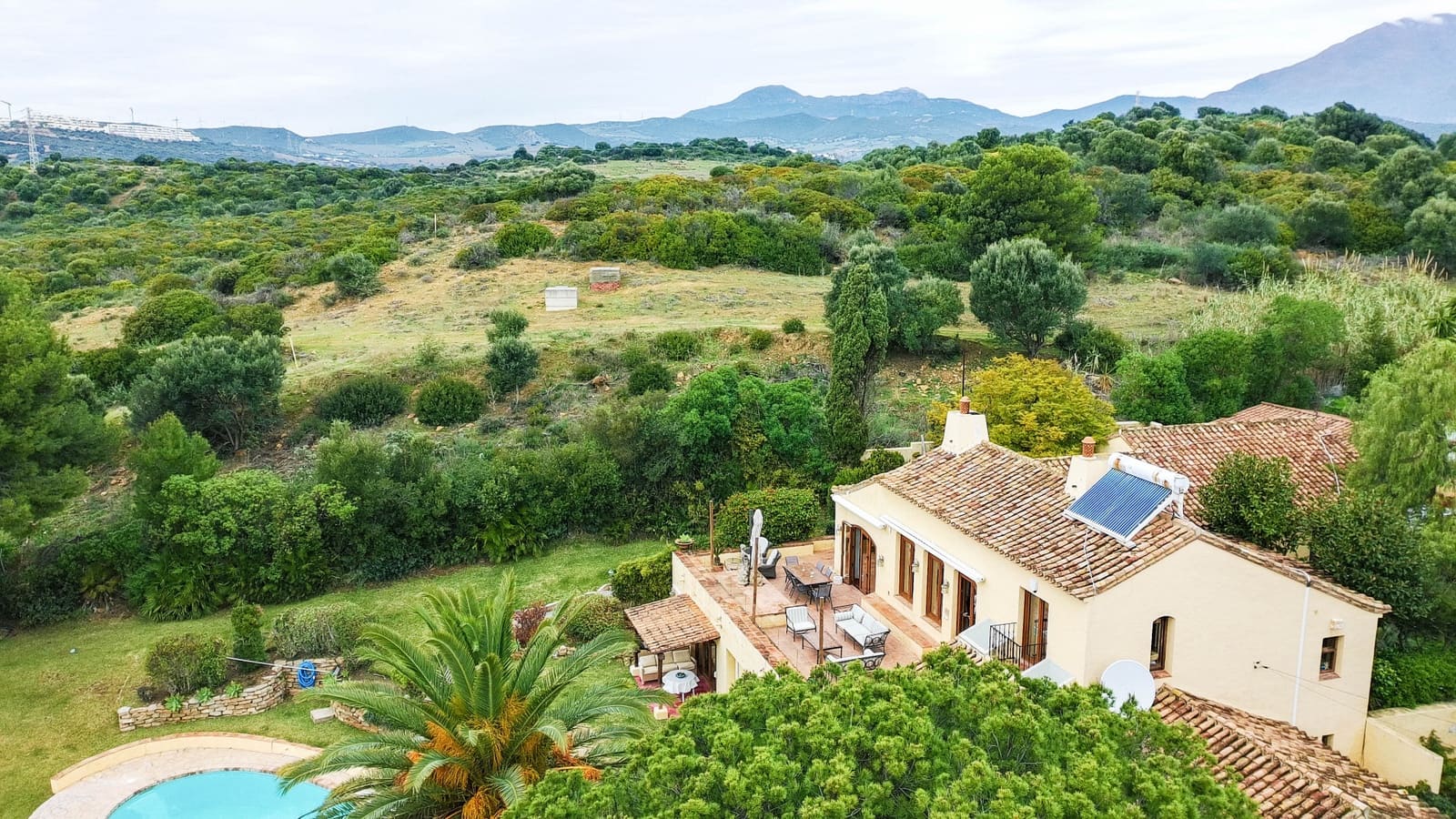 5 bedroom Villa for sale in Bahia Dorada with pool garage - € 1,750,000 (Ref: 9483225)